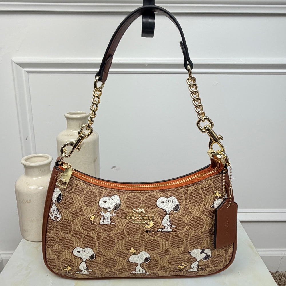 Coach X Peanuts Teri Signature Canvas Snoopy Handbag Shoulder